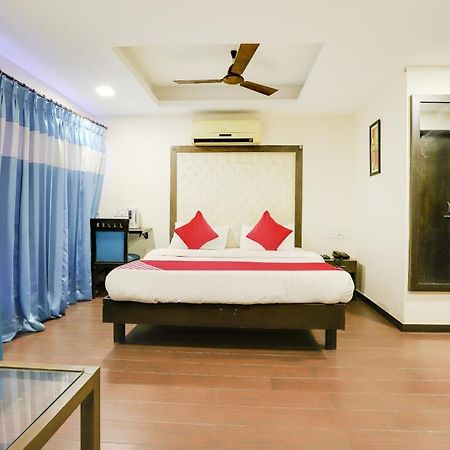 Oyo Hotel Dash Vadodara Exterior photo