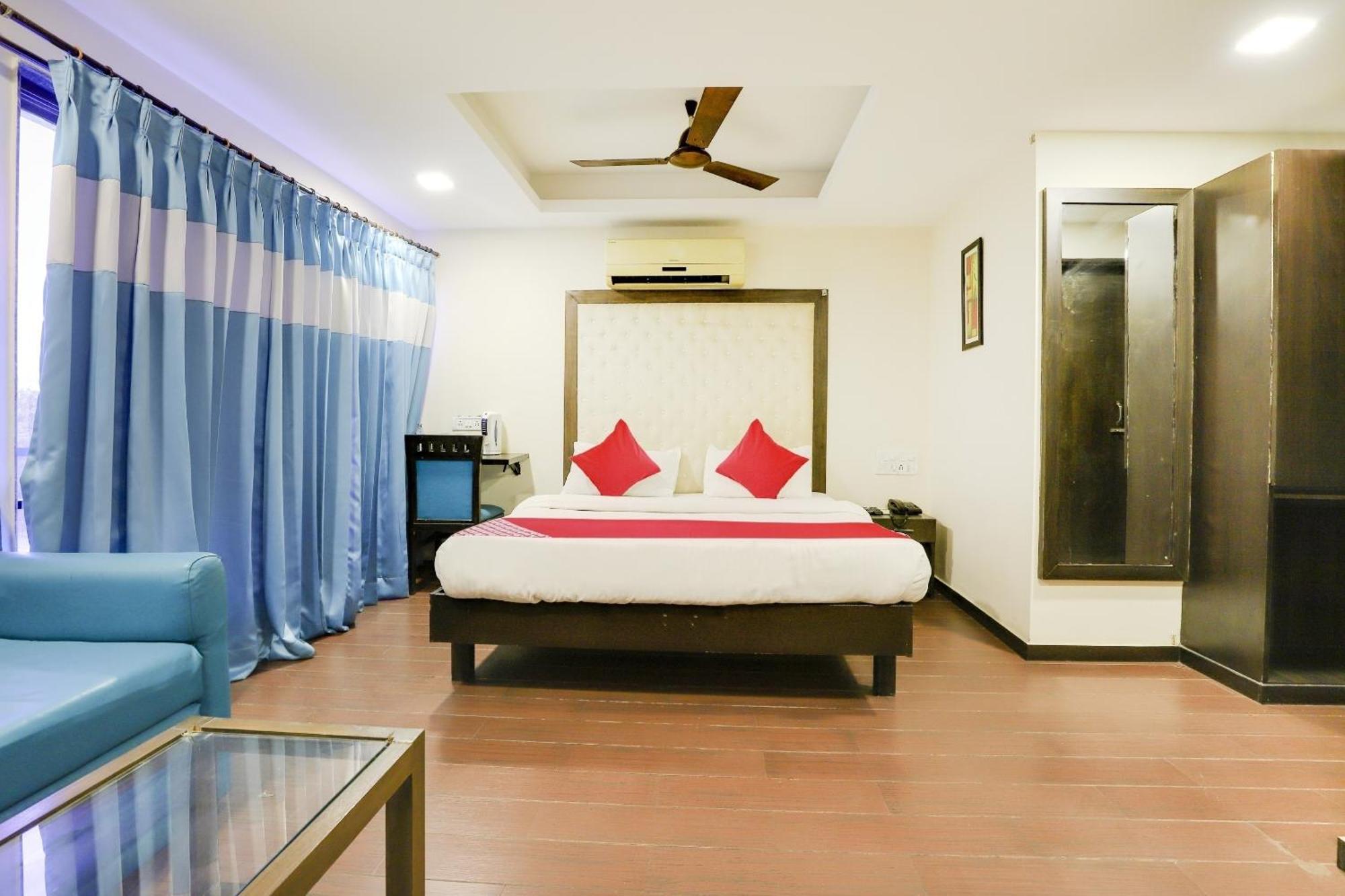 Oyo Hotel Dash Vadodara Exterior photo