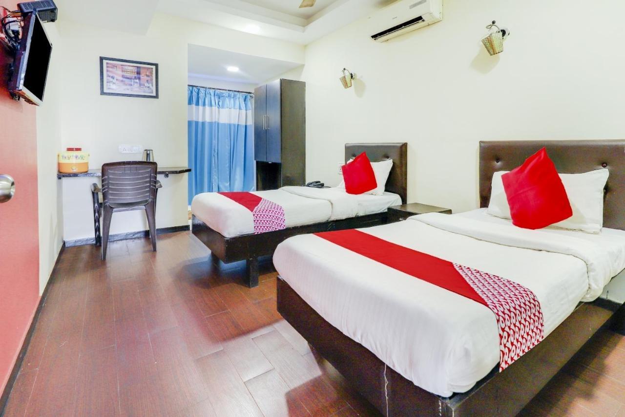 Oyo Hotel Dash Vadodara Exterior photo