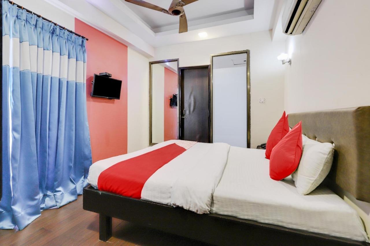 Oyo Hotel Dash Vadodara Exterior photo