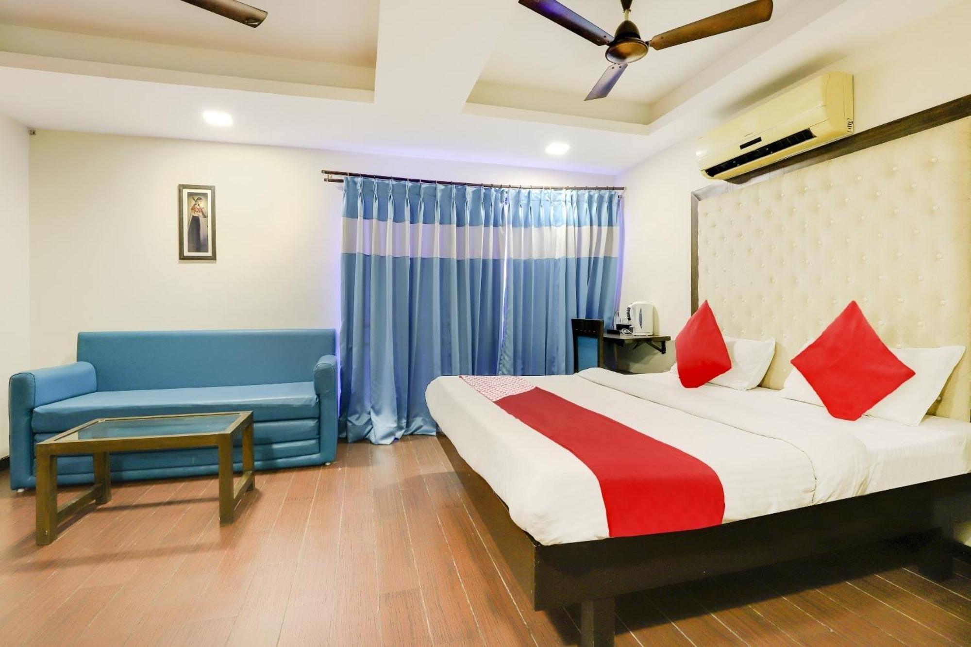 Oyo Hotel Dash Vadodara Exterior photo