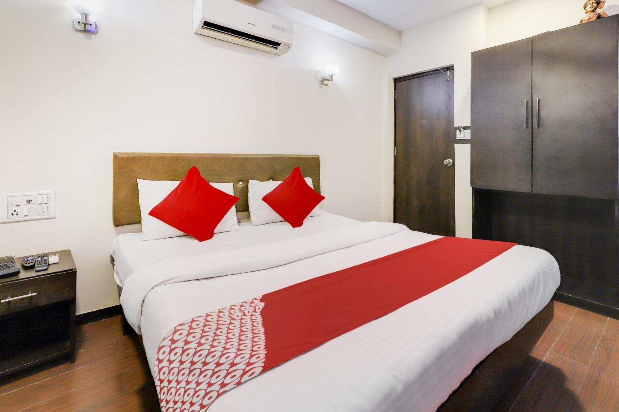 Oyo Hotel Dash Vadodara Exterior photo