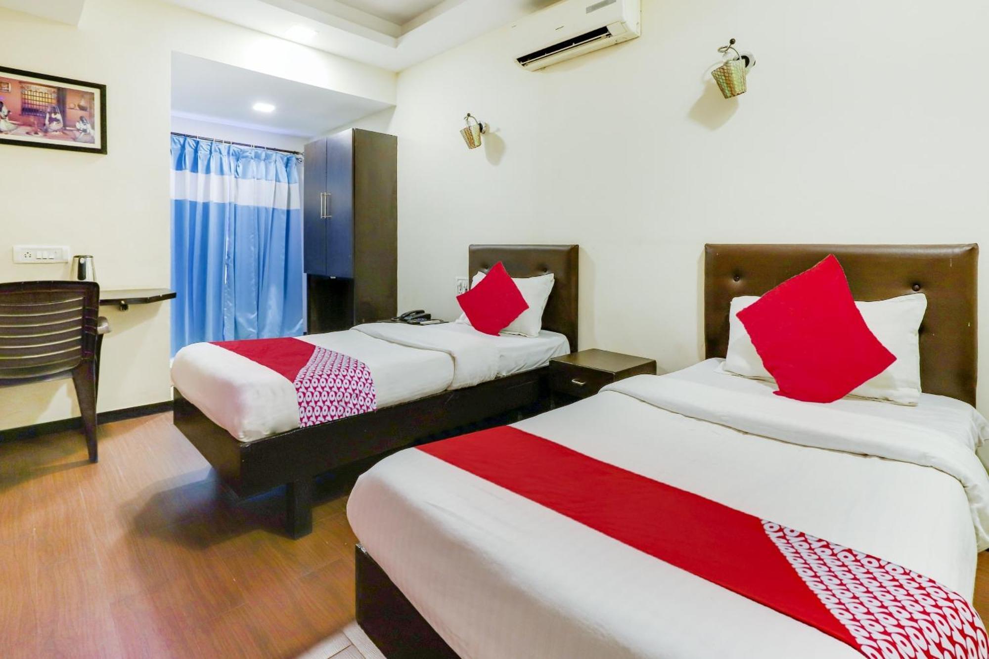 Oyo Hotel Dash Vadodara Exterior photo