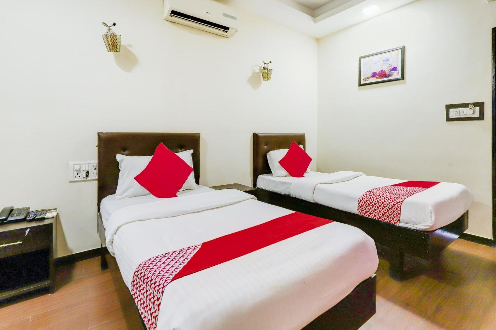 Oyo Hotel Dash Vadodara Exterior photo
