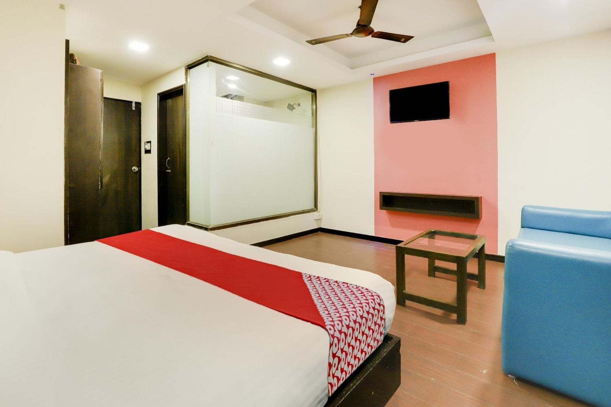 Oyo Hotel Dash Vadodara Exterior photo